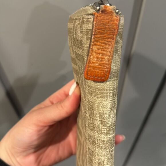 Fendi Tan Zippered wallet - Picture 15 of 15